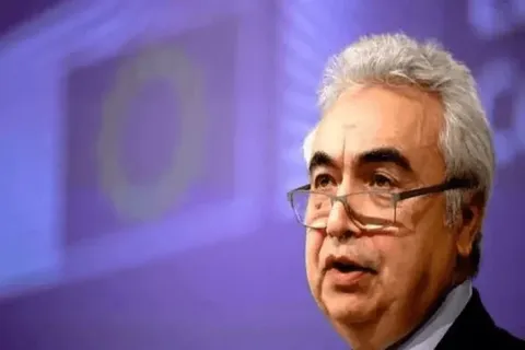 نوسانات قیمت نفت تا ۲ سال آینده ادامه دارد
