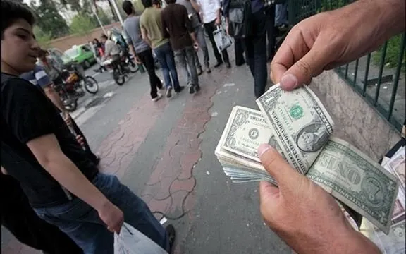 اقتصاد ایران معلق تا انتخابات آمریکا!/ دولت بازار ارز را رها کرده است؟/ چرا سفر ظریف به چین برای اقتصاد کشور مهم است؟
