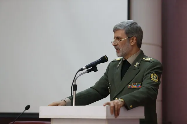 وزیر دفاع خبر داد:رونمایی و الحاق ناوشکن تمام ایرانی دنا در آینده نزدیک