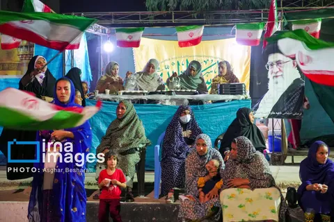 پخت غذا توسط زنان بومی جزیره قشم در تجمعات شبانه