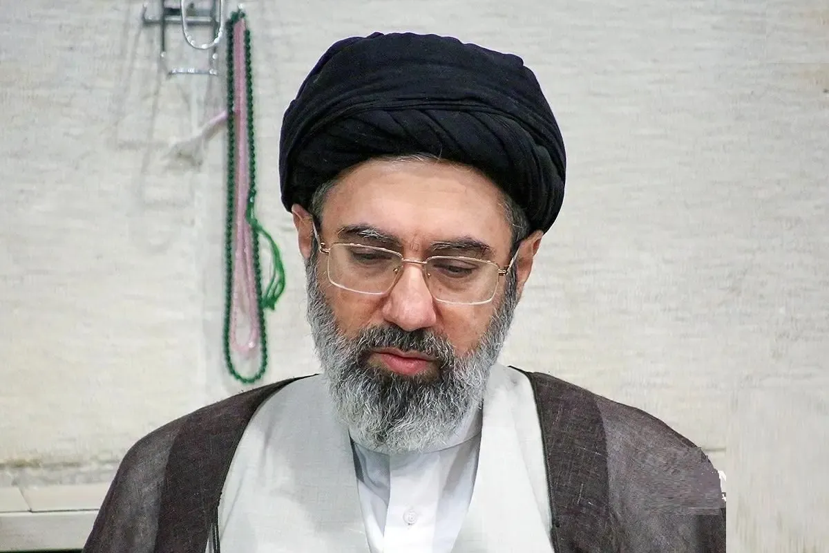 ساده زیستی آیت الله مجتبی خامنه‌ای را ببینید
