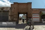 اواخر اسفند ۱۳۹۹ وضعیت شهر ارومیه نارنجی گزارش شده بود که این عامل باعث ممنوعیت سفر به این شهر در دوران سفر های نوروزی سال ۱۴۰۰ شد اما با این حال روند رو به رشد مبتلایان به کووید ۱۹ در این شهر موجب شده تا این شهر در هفته دوم فروردین در لیست شهر های قرمز کرونایی قرار بگیرد.
