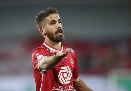 مدافع پرسپولیس: فیفا هم به این قوانین می‌خندد