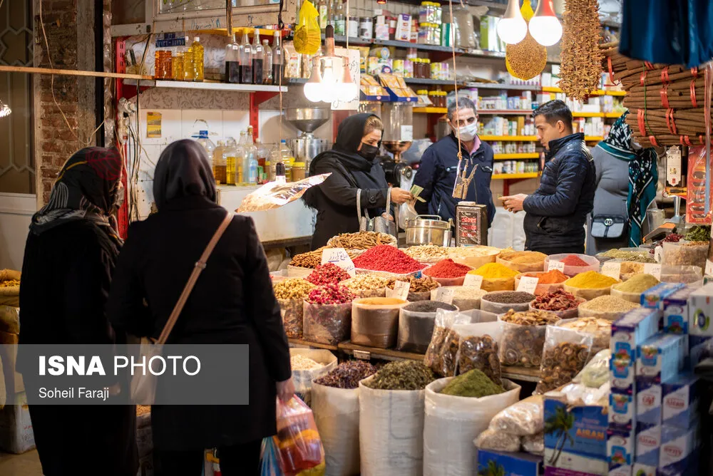 اواخر اسفند ۱۳۹۹ وضعیت شهر ارومیه نارنجی گزارش شده بود که این عامل باعث ممنوعیت سفر به این شهر در دوران سفر های نوروزی سال ۱۴۰۰ شد اما با این حال روند رو به رشد مبتلایان به کووید ۱۹ در این شهر موجب شده تا این شهر در هفته دوم فروردین در لیست شهر های قرمز کرونایی قرار بگیرد.