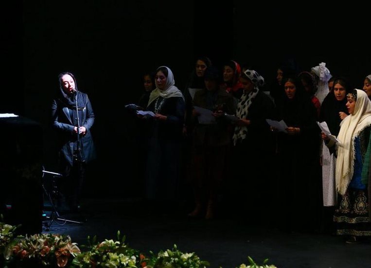 تک‌خوانی یک زن در افتتاحیه فیلم فجر