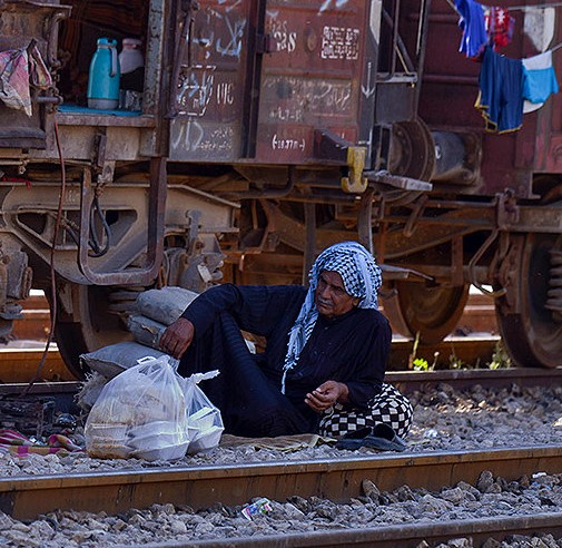 زندگی سیل‌زدگان خوزستان در واگن‌های قطار