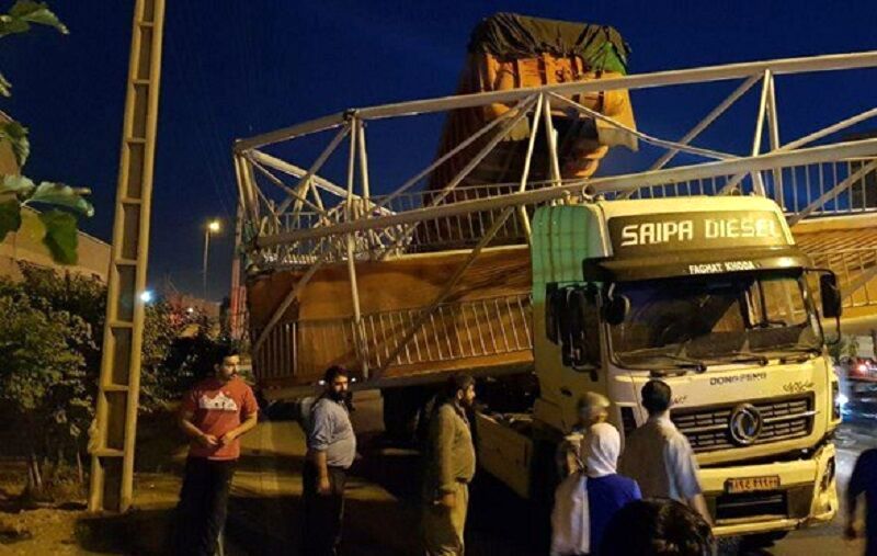 سقوط پل عابر پیاده