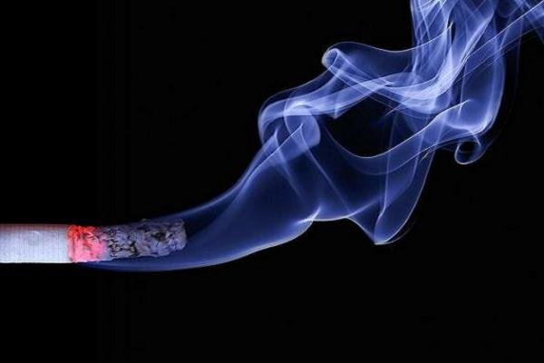دوری از دود سیگار برای کاهش فشارخون