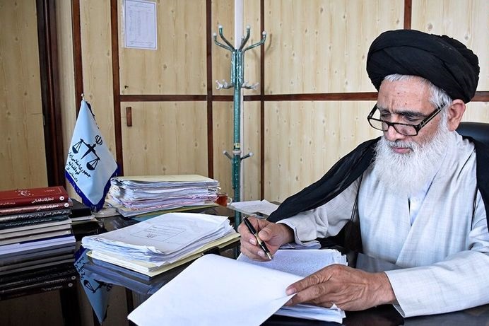 ناز کردن خانم وکیل‌ها برای قضات