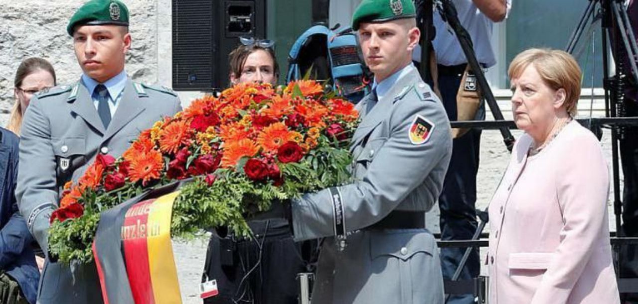 آنگلا مرکل در مراسم سالگرد تلاش برای ترور هیتلر