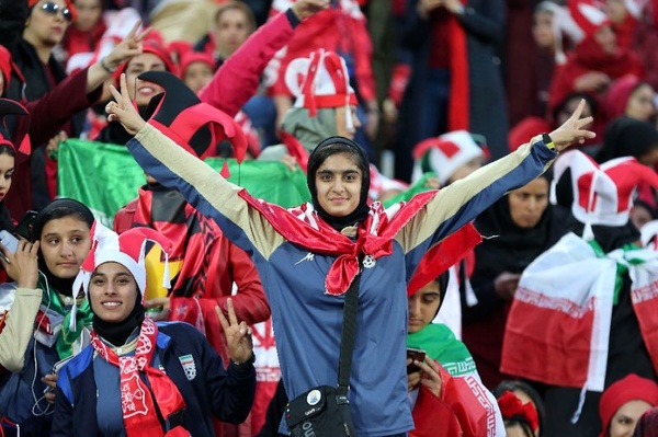 حضور زنان در ورزشگاه آزادی
