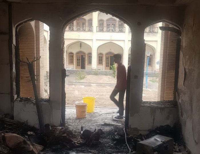 آتش زدن حوزه علمیه کازرون در جریان اعتراضات