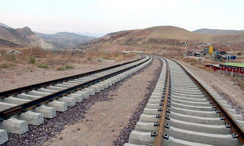 مراحل تعیین مسیر خط راه آهن ایران – ترکیه از مسیر منطقه آزاد ماکو نهایی می شود